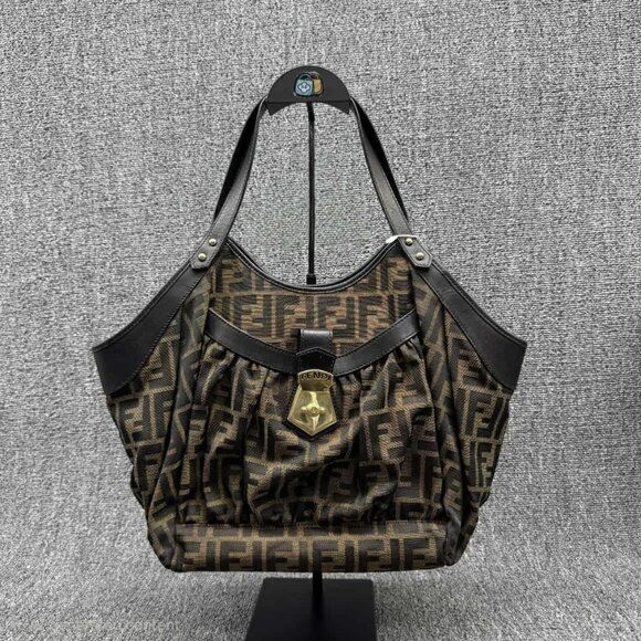 Authentic Fendi Leather Tote Bag lux318-110425 - Picture 2 of 15